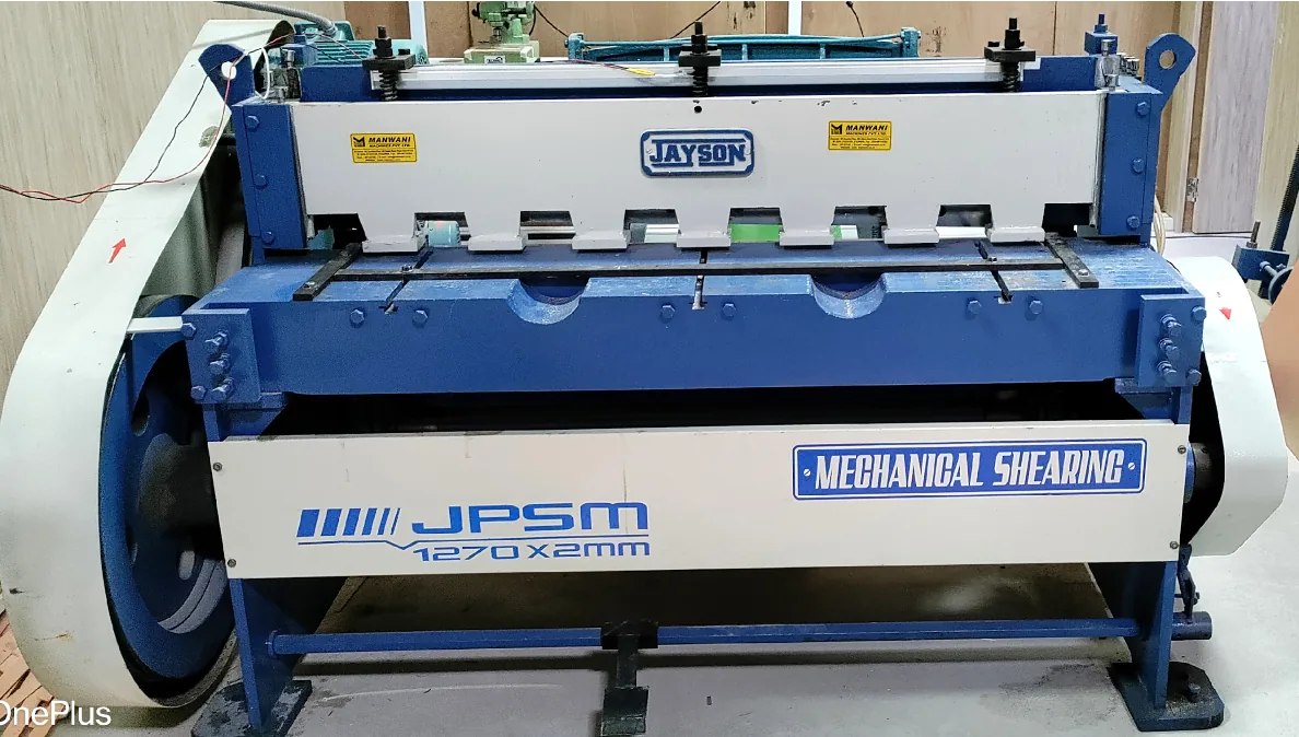 Industrial Laminate Shearing Machine